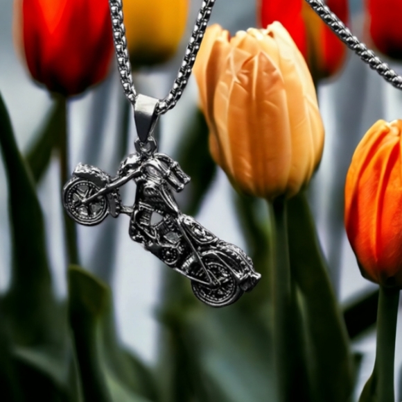 Motorcycle Necklace - Picture 9 of 10
